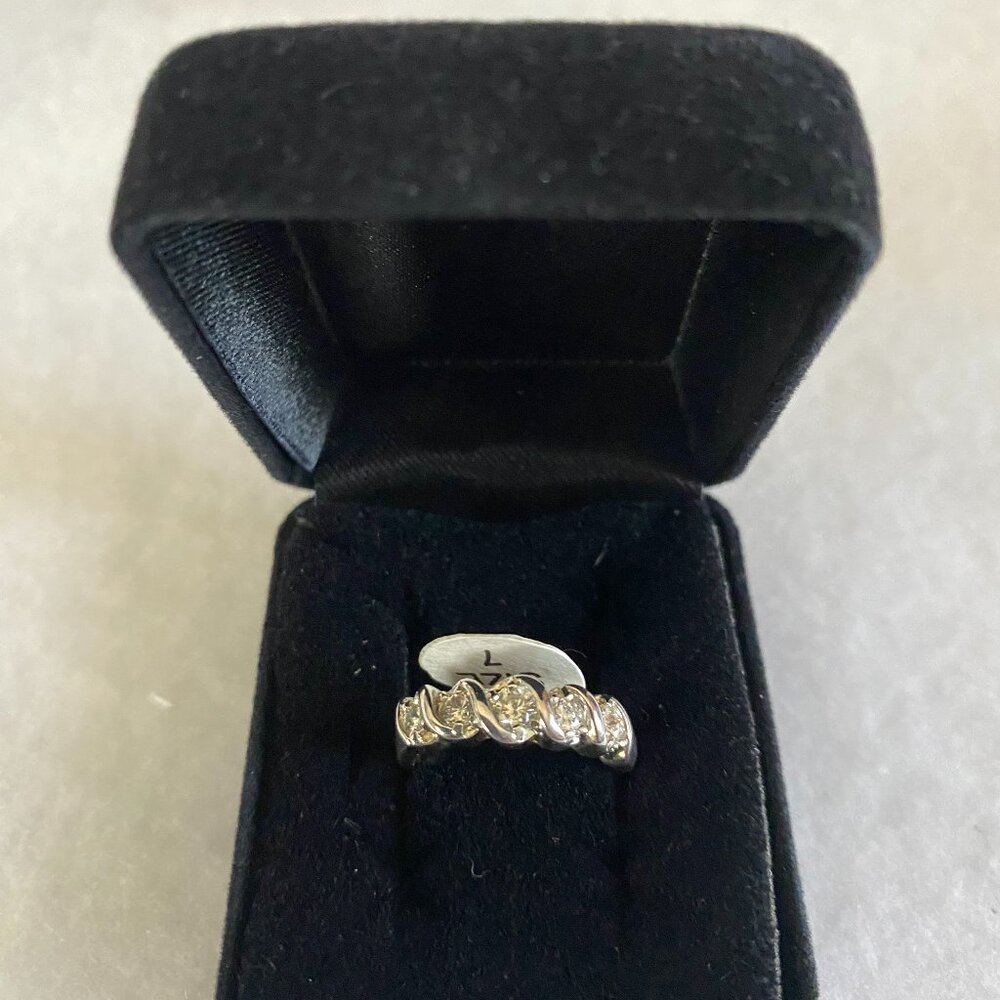 Ring - Picture 1 of 3